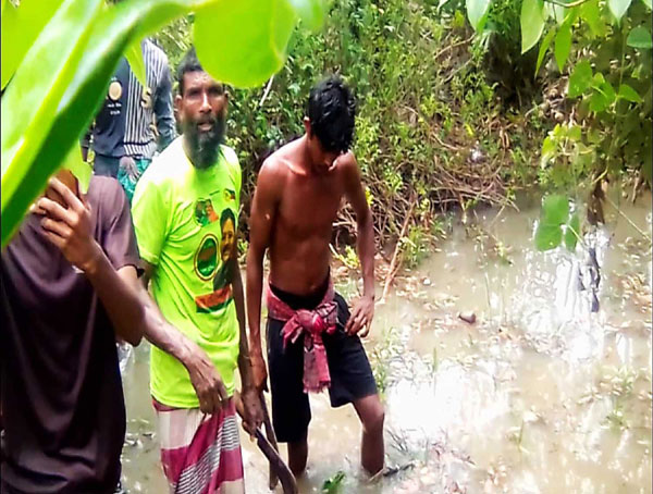 তালতলীতে বাড়ির ভেতরে রাস্তা নির্মাণচেষ্টার অভিযোগ