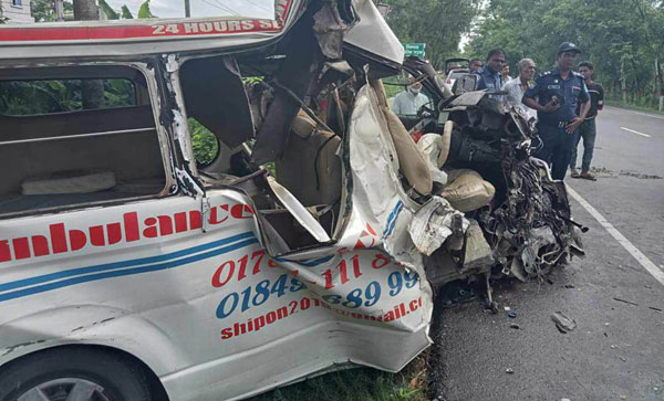 গোপালগঞ্জে স্কোবেটরবাহী ট্রাক ও অ্যাম্বুলেন্সের মুখোমুখি সংঘর্ষে নিহত-৪