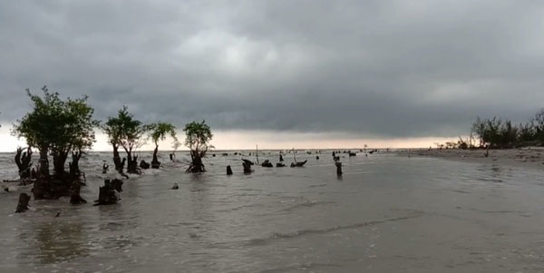 উত্তাল বঙ্গোপসাগর, বন্দরে ৩ নম্বর সতর্ক সংকেত