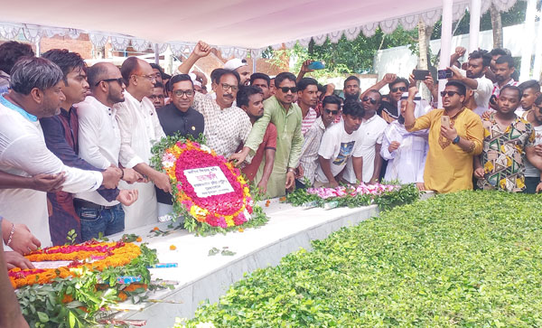 বঙ্গবন্ধুর সমাধিতে নব নির্বাচিত উপজেলা চেয়ারম্যানের শ্রদ্ধা