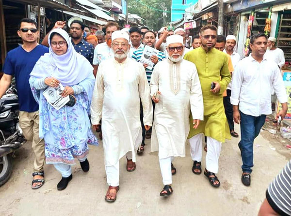 চরফ্যাশনে মোটরসাকেল মার্কার প্রার্থীর গণসংযোগ