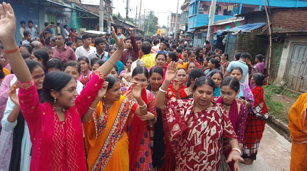 ফুলবাড়ীতে আনন্দ-উচ্ছ্বাসের মধ্য দিয়ে রথযাত্রা অনুষ্ঠিত