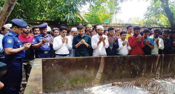 দেবহাটায় কোটা আন্দোলনে নিহত আসিফে’র কবর জিয়ারতে জেলা প্রশাসন