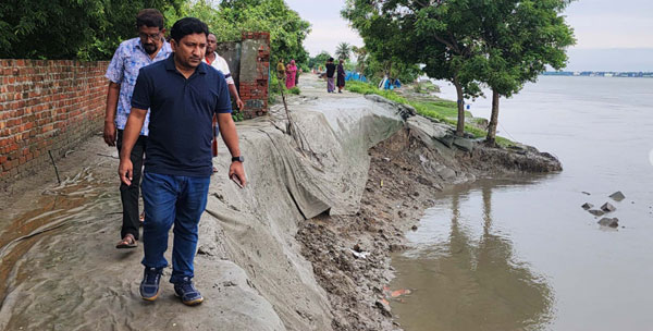 দেবহাটায় ভাংছে ইছামতি, নদী রক্ষার আশ্বাস