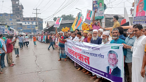 মঠবাড়িয়ায় বিএনপিনেতা দুলাল’র বহিষ্কারাদেশ প্রত্যাহার দাবি