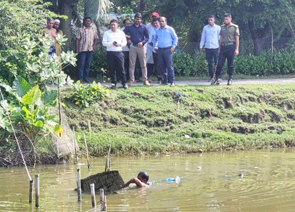 দেবহাটায় অবৈধ নেট পাটা অপসারণ