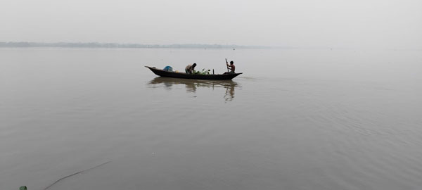 দুমকিতে অভিযান এড়িয়ে নির্বিঘেœ চলছে ইলিশ শিকার!