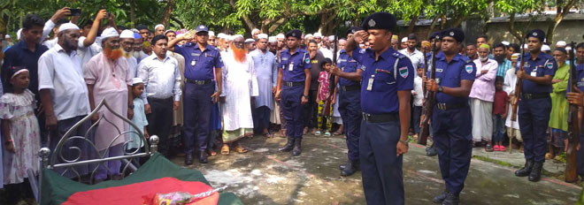 দেবহাটায় বীরমুক্তিযোদ্ধার রাষ্ট্রীয় মর্যদায় দাফন