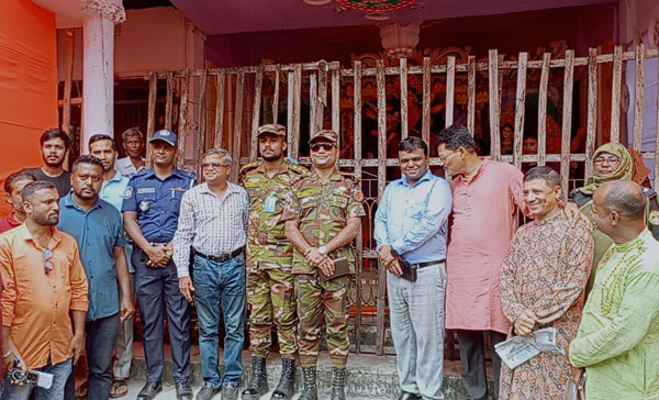 কাউখালীতে দুর্গা পূজামন্ডপ পরিদর্শণে সেনাবাহিনী