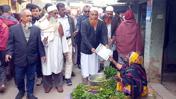 গোপালগঞ্জে বিএনপির রাষ্ট্রমেরামতে ৩১দফার লিফলেট বিতরণ