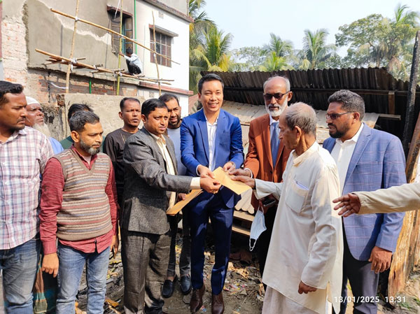 নাজিরপুরে অগ্নিকান্ডে ক্ষতিগ্রস্থদের আর্থিক সহায়তা প্রদান