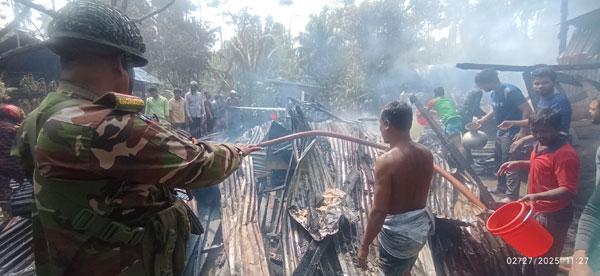 নেছারাবাদে অগ্নিকান্ডে ৪বসতঘর ভস্মীভুত