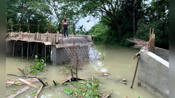 ব্রিজের ঢালাই ধস: গৌরনদীতে ৪ সদস্যের তদন্ত কমিটি, ঠিকাদারকে শোকজ