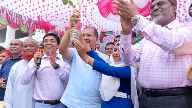 শিক্ষার পাশাপাশি খেলাধুলা ও বৃক্ষরোপণের বিকল্প নেই: তথ্যমন্ত্রী জহির উদ্দিন স্বপন