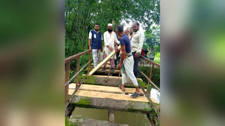 নিজ অর্থায়নে তিন ভাঙা সেতু-কালভার্ট সংস্কার, কমেছে ১০ হাজার মানুষের দুর্ভোগ