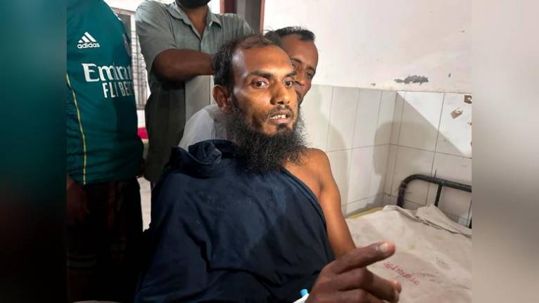 বাউফলে গৃহবধূর সঙ্গে পরকীয়ার অভিযোগে জামায়াত নেতা মারধরের শিকার