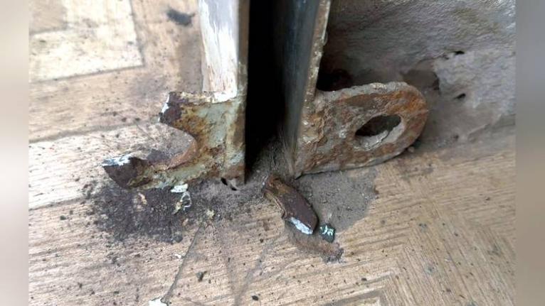 পিরোজপুরে থানার সামনে দোকানের শাটার ভেঙে চুরি, খোয়া গেছে ৪৫ হাজার টাকা