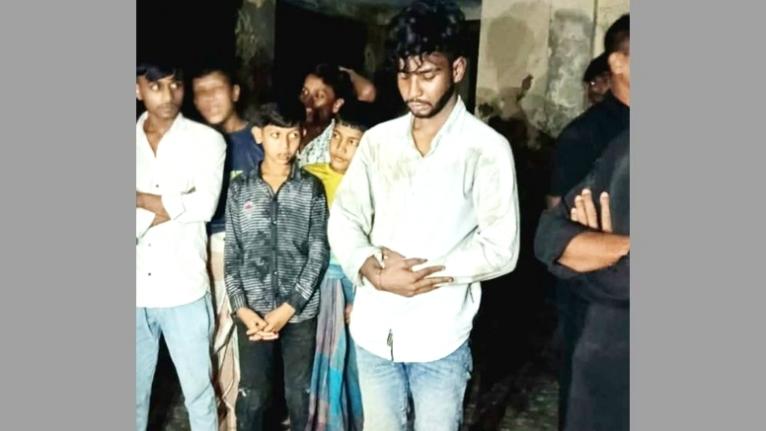 রাজহাঁস চুরির দায়ে যুবককে ১০০ রাকাত নফল নামাজ পড়িয়ে মুক্তি