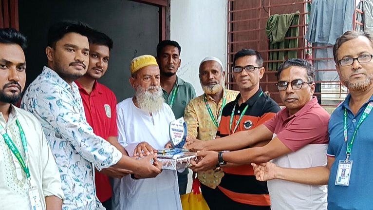 বর্জ্য ব্যবস্থাপনায় সচেতনতার স্বীকৃতি, কলাপাড়ায় ৪ পরিবারকে সম্মাননা