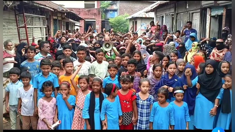 প্রধান শিক্ষকের ওপর হামলা ও গ্রেপ্তারের প্রতিবাদে মানববন্ধন-বিক্ষোভ