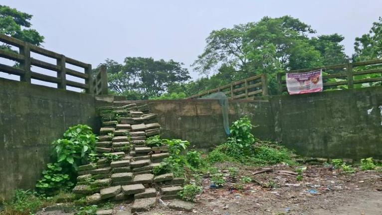 পটুয়াখালীতে ৩ কোটি টাকার সেতু, ছয় বছরেও নেই সংযোগ সড়ক