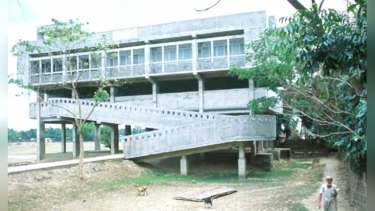 বরগুনায় সাইক্লোন শেল্টার সংকট, নিরাপদ আশ্রয়ের বাইরে রয়ে যায় লাখো মানুষ