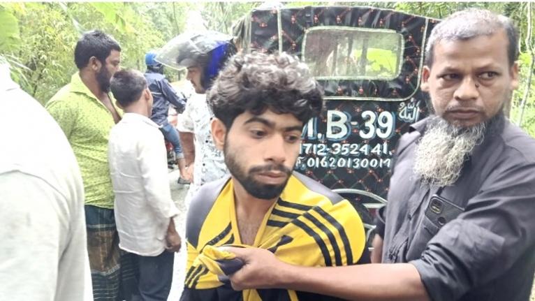 দুমকিতে মাদ্রাসা ছাত্রীকে ধর্ষণের চেষ্টা, হাতেনাতে ধরা পড়ে গ্রেপ্তার যুবক