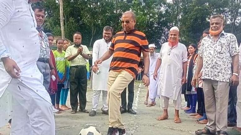 গৌরনদীতে আন্তঃশ্রেণি ফুটবল টুর্নামেন্টের উদ্বোধন