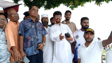 কুয়াকাটা সৈকতের ভাঙনকবলিত এলাকা পরিদর্শনে এমপি মোশাররফ
