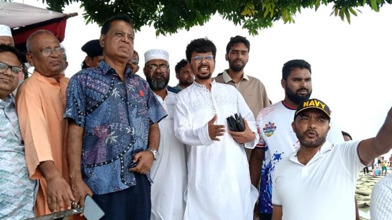 কুয়াকাটা সৈকতের ভাঙনকবলিত এলাকা পরিদর্শনে এমপি মোশাররফ
