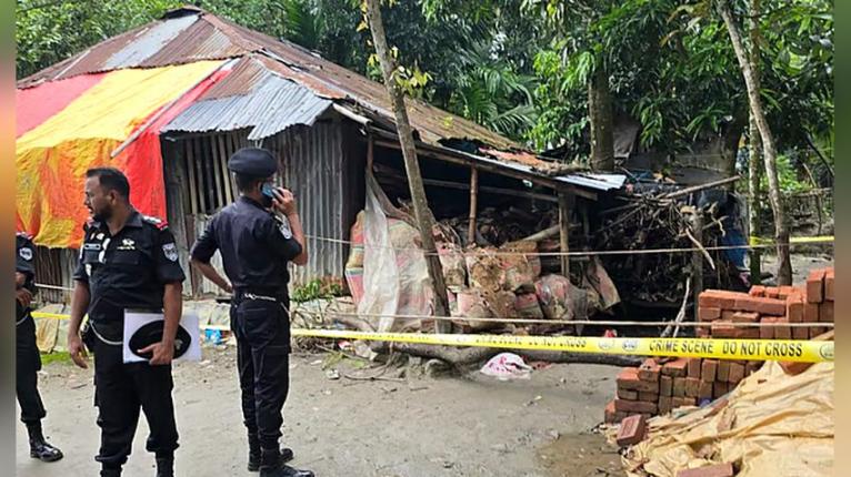 বাকেরগঞ্জে বিস্ফোরণে দগ্ধ নারী ৯ দিন পর ঢাকায় মারা গেছেন