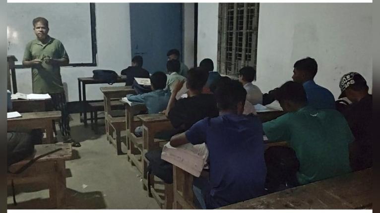 নাজিরপুরে দিনে-রাতে স্কুলে প্রাইভেট, নিয়ম মানছেন না শিক্ষক