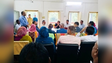 মেহেন্দিগঞ্জে আরসি কলেজের অচলাবস্থা কাটাতে শিক্ষকদের সঙ্গে প্রতিমন্ত্রীর মতবিনিময়