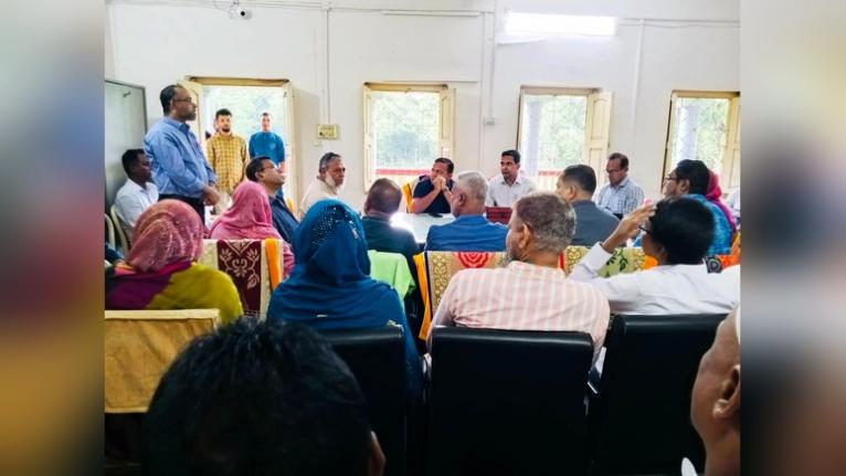 মেহেন্দিগঞ্জে আরসি কলেজের অচলাবস্থা কাটাতে শিক্ষকদের সঙ্গে প্রতিমন্ত্রীর মতবিনিময়