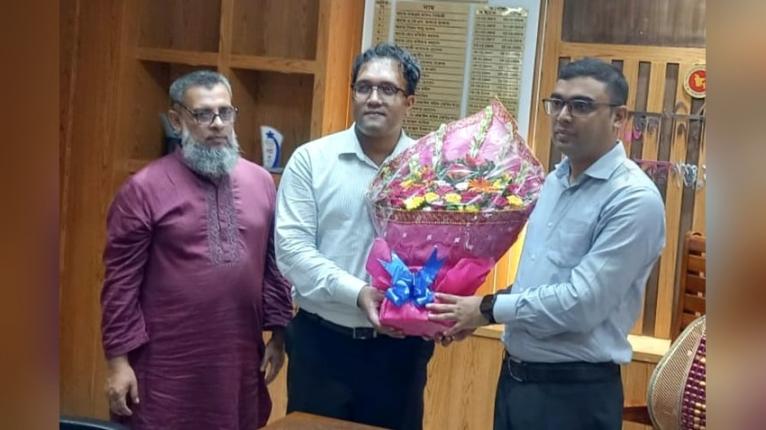 বাকেরগঞ্জে নবাগত সহকারী কমিশনার (ভূমি) অভ্রজ্যোতি বড়ালের যোগদান