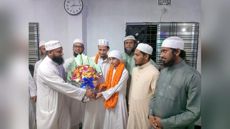 ৭৩ দিনে পবিত্র কোরআন মুখস্থ করে হাফেজ হওয়া ১৩ বছর বয়সী মুসাইব হোসাইন।
