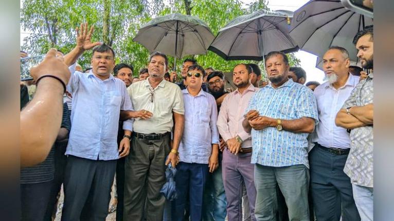 পথে পথে গণসংবর্ধনা, নেতাকর্মীদের ভালোবাসায় সিক্ত ওমর আব্দুল্লাহ শাহীন