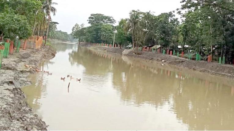 কলাপাড়ায় খাল পুনঃখননের অব্যয়িত ২৫ লাখ টাকা সরকারি কোষাগারে