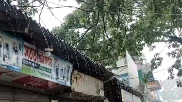 মৌসুমি নিম্নচাপের প্রভাবে মুষলধারে বৃষ্টি, পায়রা বন্দরে ৩ নম্বর সতর্ক সংকেত