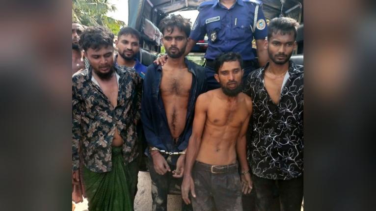 তালতলীতে পিস্তল ও গুলিসহ পাঁচজন আটক