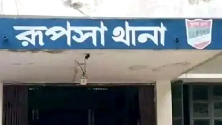 রূপসায় যুবককে কুপিয়ে হত্যা, হেলমেট পরা দুর্বৃত্তদের খোঁজে পুলিশ