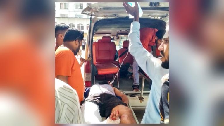 পিরোজপুরে কাভার্ডভ্যান-ট্রাক-মোটরসাইকেলের ত্রিমুখী সংঘর্ষে আহত ২