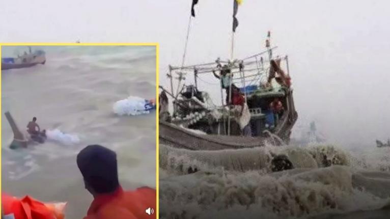 সাগরে ডুবে গেল ৭ ট্রলার, ভাসতে থাকা জেলেদের ভিডিও ভাইরাল