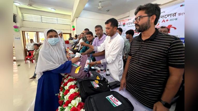 বাউফলে জিপিএ-৫ পাওয়া ১৩০ শিক্ষার্থীকে ছাত্রদলের সংবর্ধনা
