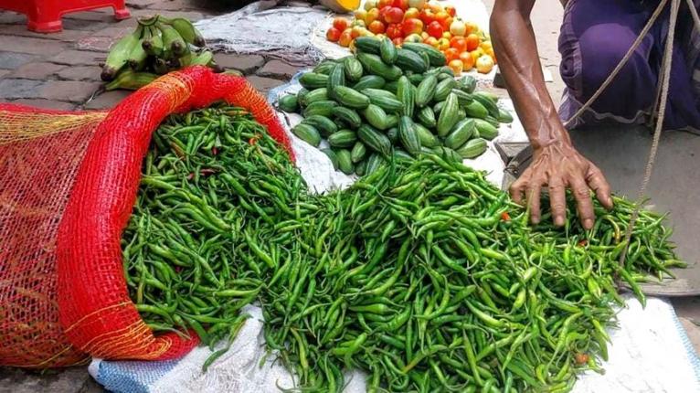 বেনাপোল বন্দরে পাঁচ চালানে ৮০ টন কাঁচামরিচ, খুচরা বাজারে স্বস্তি