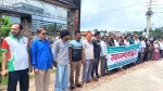 শরণখোলায় শিক্ষককে লাঞ্ছিত করার প্রতিবাদে মানববন্ধন