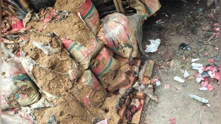 বাকেরগঞ্জে বালুর বস্তায় বিস্ফোরণ, নারী ও শিশুসহ তিনজন দগ্ধ