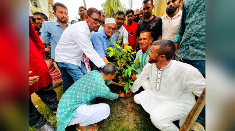 মনপুরায় স্বেচ্ছাসেবক দলের ৪৬তম প্রতিষ্ঠাবার্ষিকীর র‍্যালি ও বৃক্ষরোপণ কর্মসূচি।