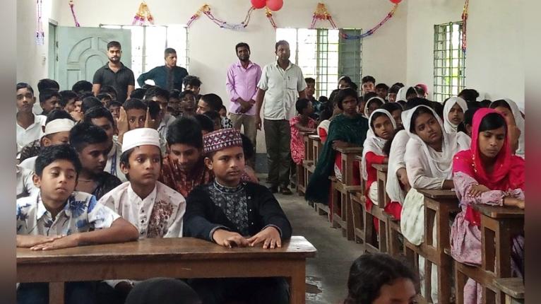 কয়রায় বড়বাড়ি মাধ্যমিক বিদ্যালয়ে ঈদে মিলাদুন্নবী উপলক্ষে দোয়া ও আলোচনা