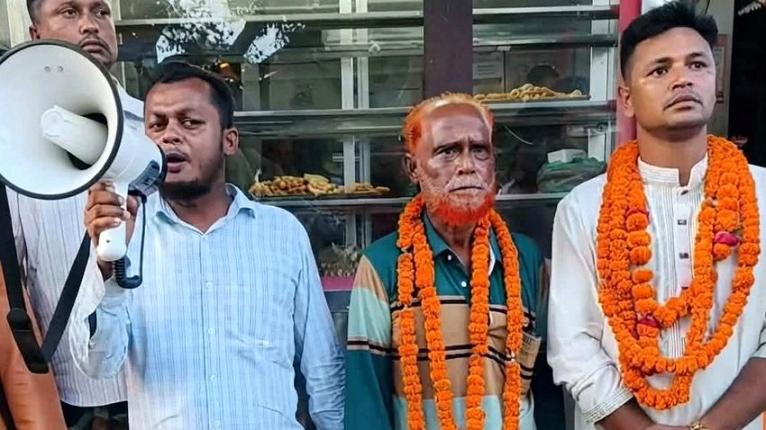 মাদক মামলার আসামিকে ফুলের মালায় বরণ, বিএনপি নেতাকে ঘিরে সমালোচনা